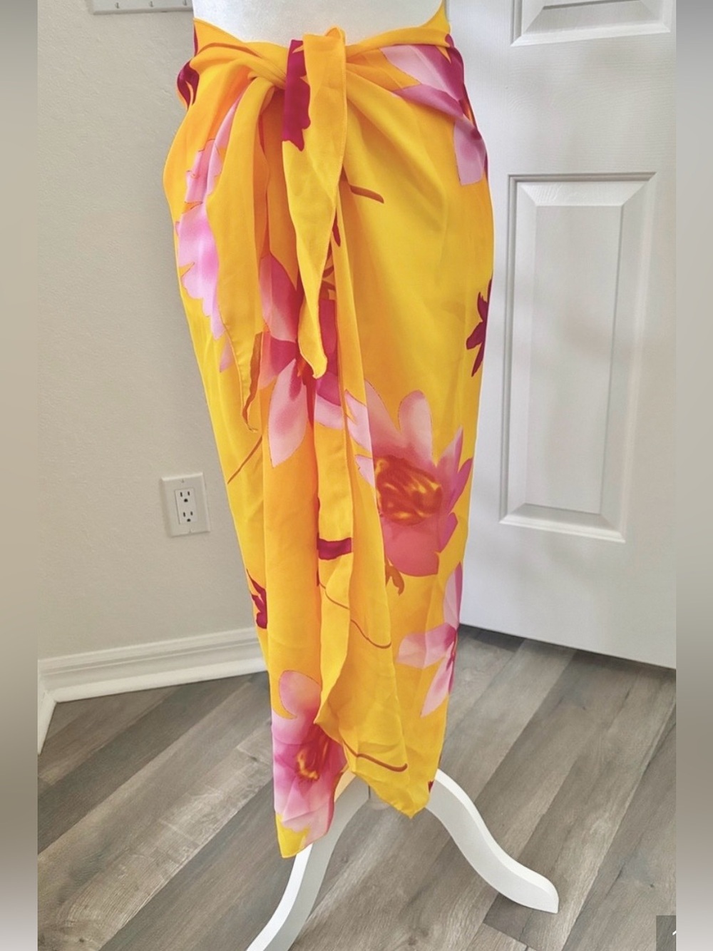 Yellow Floral Women's Swim Sarong - Bright Pink Blossom Print